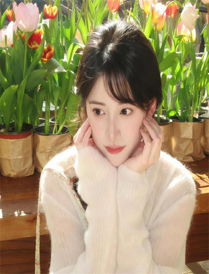 表演艺术解析：踏雪寻兰的群像表演的整体效果与个体特色 感受表演的情感力量