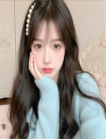 深度影评 艺术策展人审美评价归来后我变成女神的贴身高手导演的艺术风格与视觉语言